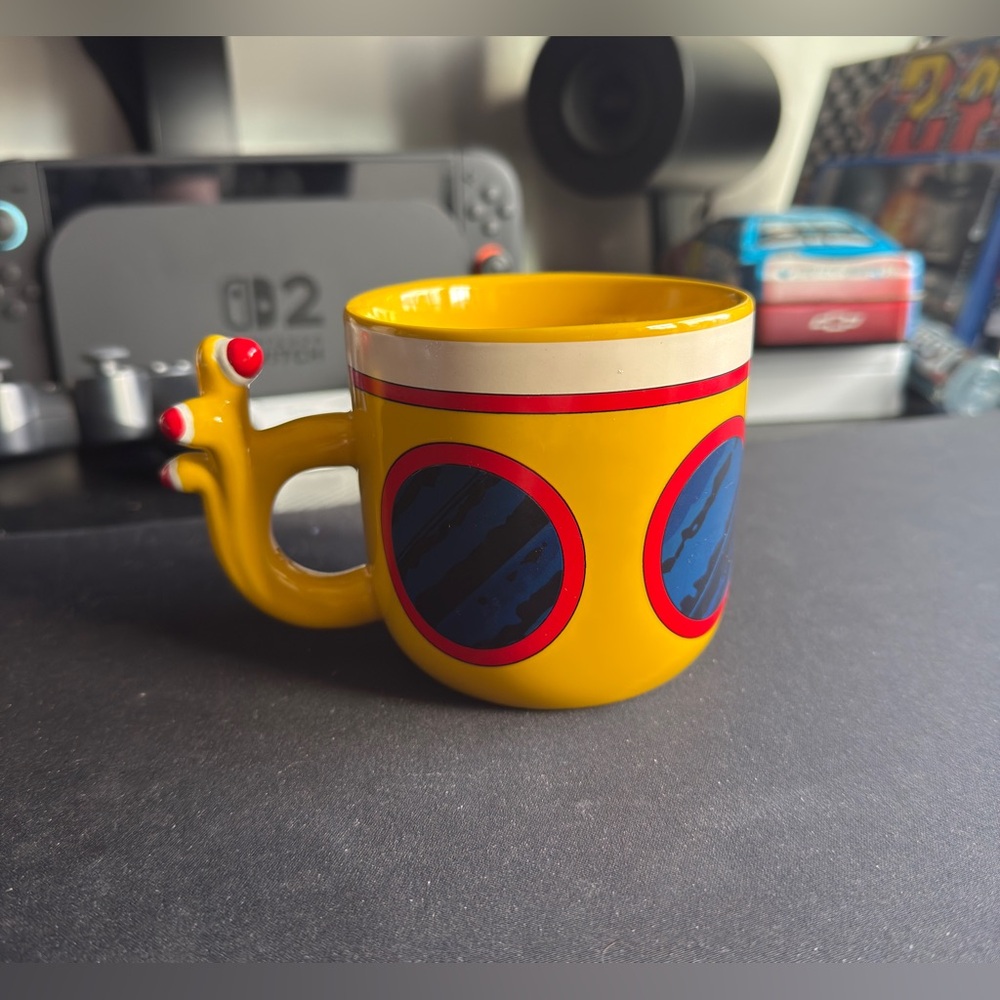 The Beatles Yellow Submarine Heat Activated Mug Cup 2015 - Nice Condition!!!